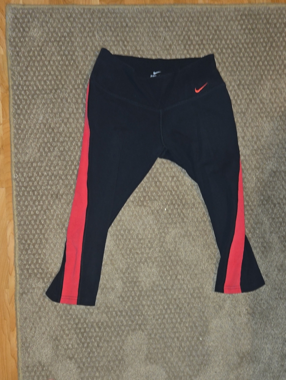 Nike Black Capri Leggings with Pink Side Panels Size S